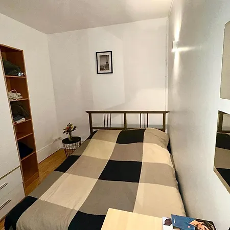 Cosy Dans Partage 2 Pieces Proche Tour Eiffel Cozy Bedroom In A Shared 2-room Near Eiffel Tower 民宿 *