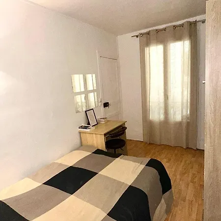 Cosy Dans Partage 2 Pieces Proche Tour Eiffel Cozy Bedroom In A Shared 2-room Near Eiffel Tower Homestay